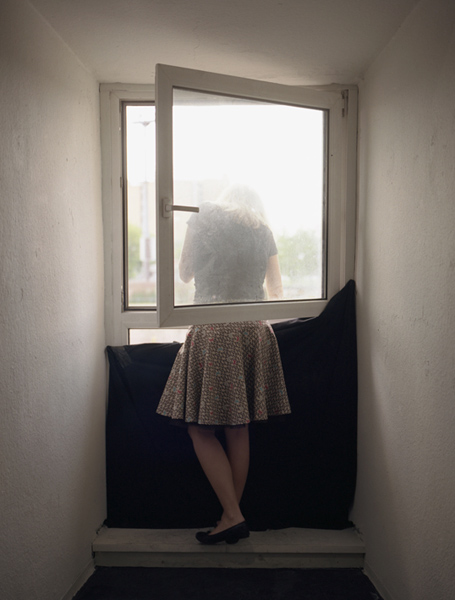 9014_Anke_having_smoke